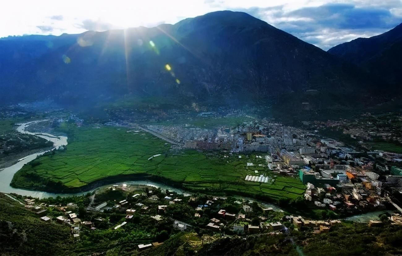 甘孜旅游，探索神秘之地，領略自然之美，甘孜旅游，探尋神秘之地，盡賞自然之美